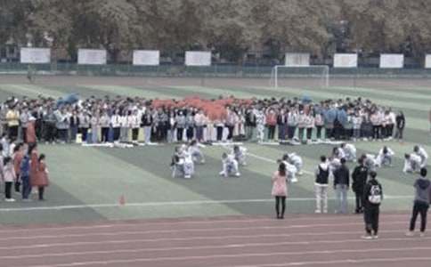 《操场上》教学反思