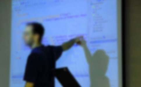 在学校第一次教师会上的发言稿范文